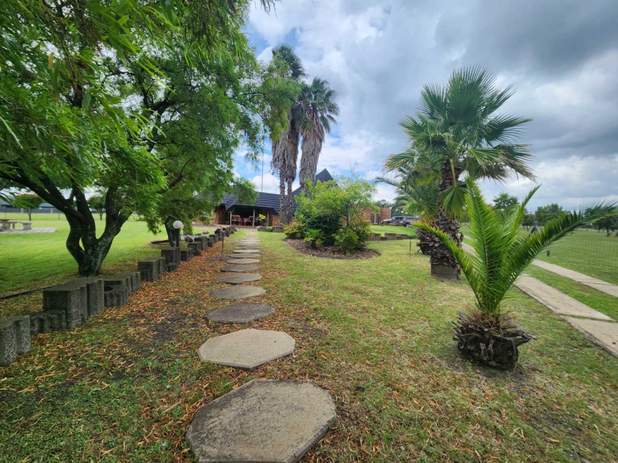 5 Bedroom Property for Sale in Oranjeville Free State